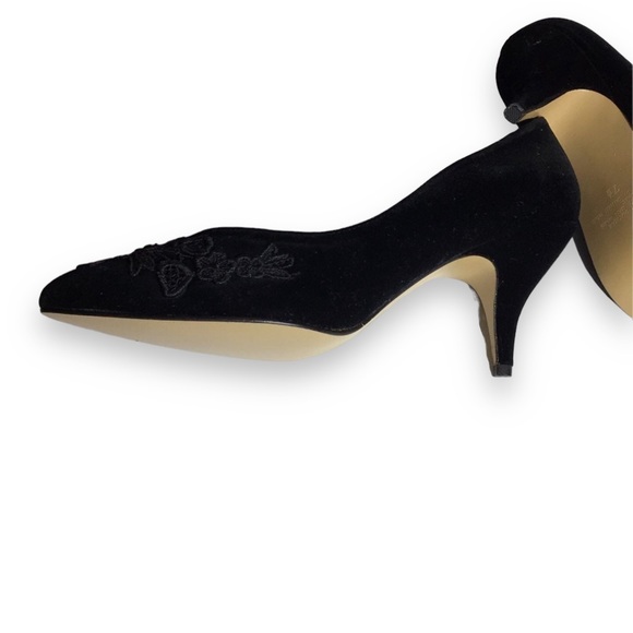 Wild Rose by Apollo, Kitten Heel Suede, Floral and Rhinestone, size 7.5 - Picture 8 of 14